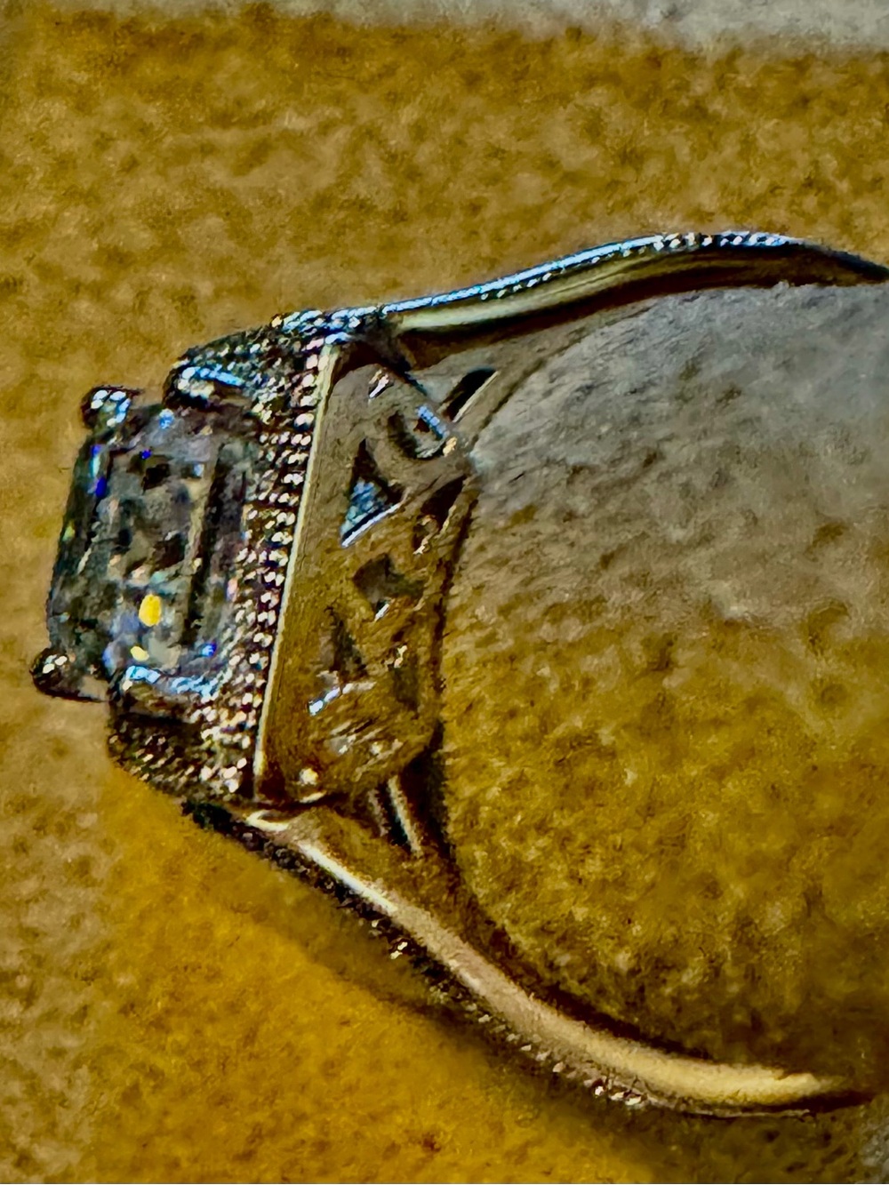 Classic Emerald-Cut Halo Engagement Ring - 3.3 ct Moissanite center stone - Picture 4 of 6